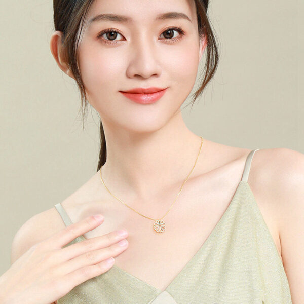 Retro Magnetic Heart & Clover Pendant – Openable Choker Necklace - Image 3